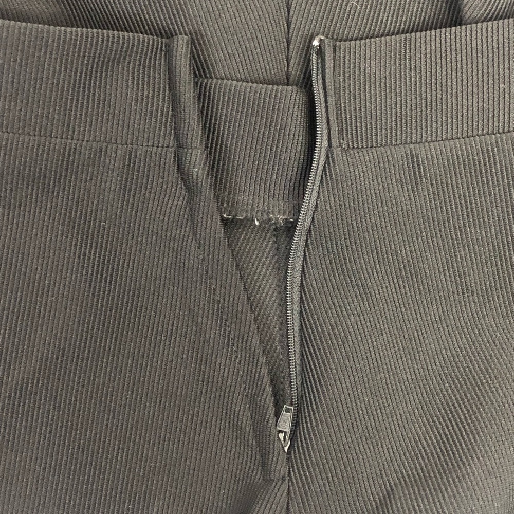 Contempo Casuals flared zip back textured ribbed black skirt - Picture 4 of 6